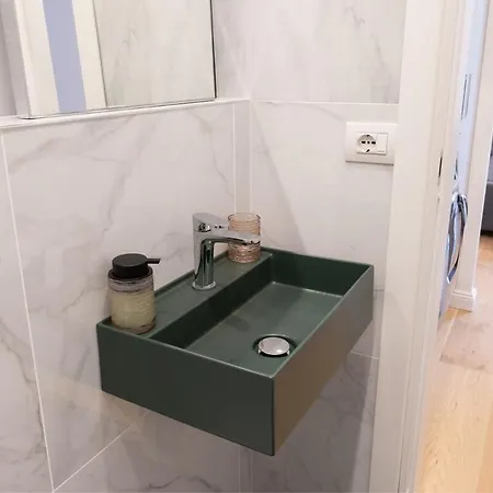 With Parking For Relax Apartment Como